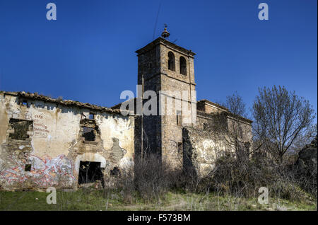 Ruines d'une église abandonnée Banque D'Images