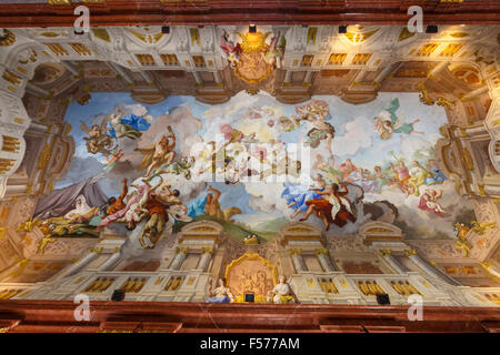 1731 La fresque au plafond par Jan Van Eyck à l'Abbaye de Melk, Autriche. Pallas Athena dans un char tiré par des lions. Banque D'Images
