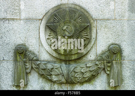 Le Soviet War Memorial de Treptower Park. Des éléments décoratifs en la forme de l'ordre de "guerre patriotique". Berlin. Banque D'Images