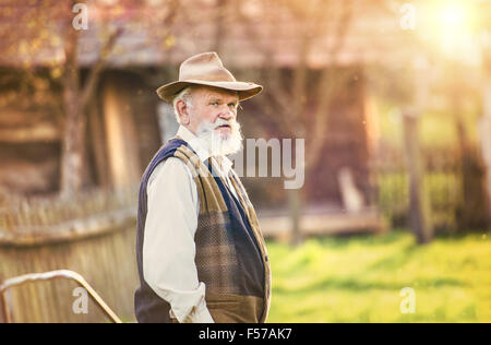 Man sur sa ferme Banque D'Images
