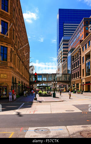 Afficher le long de Nicolet Mall, le principal quartier commerçant de centre-ville de Minneapolis, MN Banque D'Images