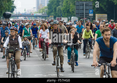 BERLIN, ALLEMAGNE - 14 juin 2015 : Sous le slogan "plus d'espace pour les vélos' et 'Bike Berlin - maintenant !' , a organisé un marathon cycliste. Banque D'Images