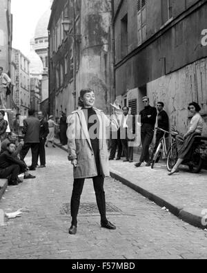 AUDREY HEPBURN (1929-1993) actrice britannique Sabrina tournage à Paris en 1954 Banque D'Images