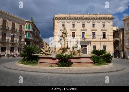Piazza Archimede avec Diana Fontaine, Ortigia, Syracuse, Province de Syracuse, Sicile, Italie Banque D'Images