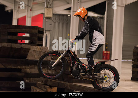 Stoneleigh Park, dans le Warwickshire, Royaume-Uni. Jeudi 29 octobre 2015 Lutte contre la vis de Billy le parcours au Dirt bike show à Stoneleigh Park Crédit : David Warwickshire Holbrook/Alamy Live News Banque D'Images