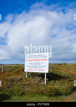 Limites de l'Aérodrome de Predannack & Le Lézard National Nature Reserve, Péninsule du Lézard, Cornwall, England, UK en été Banque D'Images