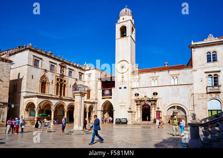 La Croatie, Istrie, Dubrovnik, centre historique, patrimoine mondial de l'UNESCO, la vieille ville, place Luza, la colonne d'Orlando, réveil towe Banque D'Images