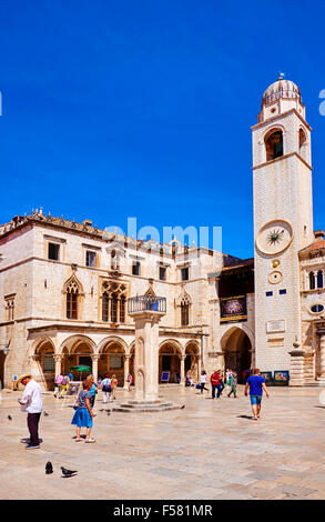 La Croatie, Istrie, Dubrovnik, centre historique, patrimoine mondial de l'UNESCO, la vieille ville, place Luza, la colonne d'Orlando, réveil towe Banque D'Images