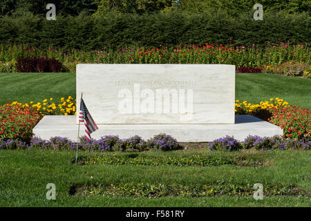 New York, Hyde Park. Accueil du site historique national du FDR et du Parc National. Rose Garden & tombe de Franklin et Eleanor Roosevelt Banque D'Images