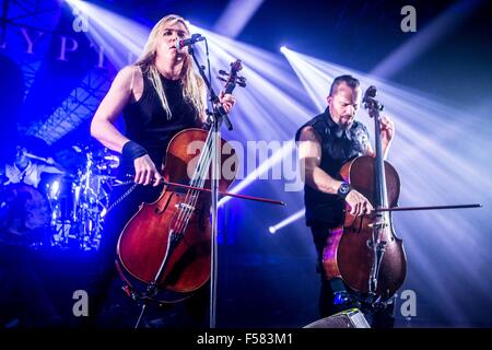 Milan, Italie. 29 oct, 2015. apocalyptica effectue vivre à Milan, Italie, le 29 octobre 2015 Credit : mairo cinquetti/Alamy live news Banque D'Images