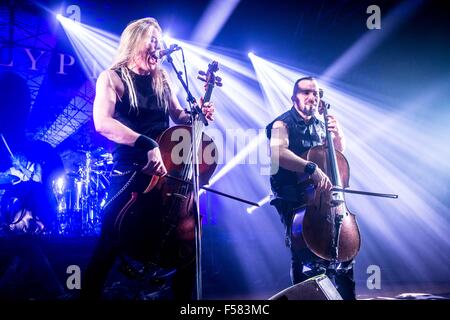 Milan, Italie. 29 oct, 2015. apocalyptica effectue vivre à Milan, Italie, le 29 octobre 2015 Credit : mairo cinquetti/Alamy live news Banque D'Images