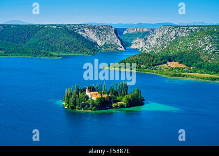 La Croatie, Dalmatie, Sibenik-Knin, Parc National de Krka, Catholique Romaine monastère franciscain Visovac, vue aérienne Banque D'Images