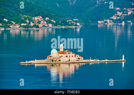 Le Monténégro, la côte Adriatique, dans la baie de Kotor, Perast, île de Notre-Dame de l'île de roche Banque D'Images