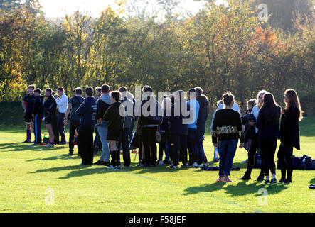 Le sport universitaire - les spectateurs à un match de rugby pour hommes à l'Université de Warwick, Royaume-Uni Banque D'Images