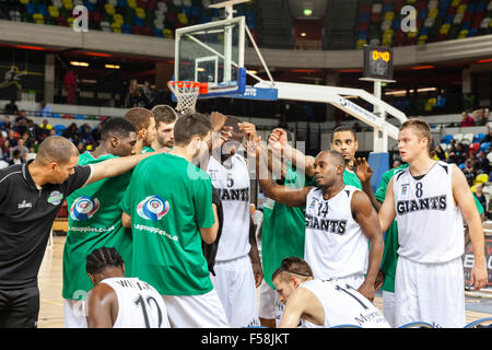 Londres, Royaume-Uni. 29 Oct, 2015. L'équipe au cours de la Manchester Giants London Lions contre Manchester Giants BBL jeu à l'Arène de cuivre dans le parc olympique. Manchester Giants gagner 90-82. Credit : Imageplotter/Alamy Live News Banque D'Images