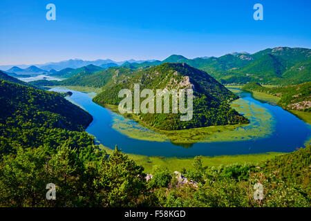 Le Monténégro, le parc national du lac de Skadar, vue sur la rivière de la vallée de la rivière Rijeka Crnojevica Banque D'Images