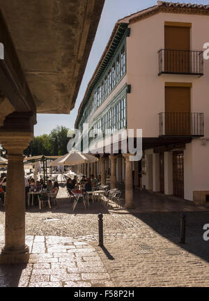 Town Square cafés d'Almagro en Castille La Manche, Espagne, Europe Banque D'Images