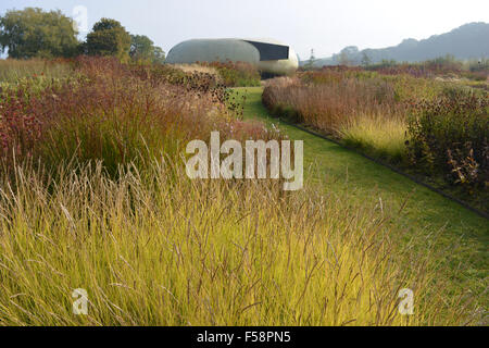 Tôt le matin voir de Piet Oudolf's Field, Hauser & Wirth, Bruton, Somerset, Angleterre Banque D'Images