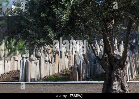 Vieux cimetière musulman turc dans Platani, Athènes, Grèce. Banque D'Images