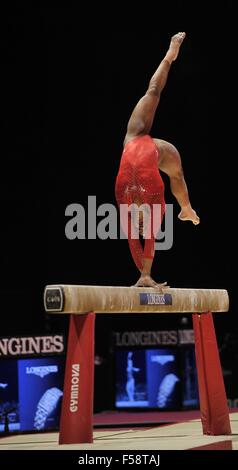 Glasgow, Ecosse, Royaume-Uni. 29 octobre, 2015. Gabrielle Douglas (USA) sur la poutre. Womens Dauphin total final. FIG 2015 championnats du monde de gymnastique artistique. SSE Hydro. Glasgow. L'Écosse. UK. 29/10/2015. Credit : Sport en images/Alamy Live News Banque D'Images