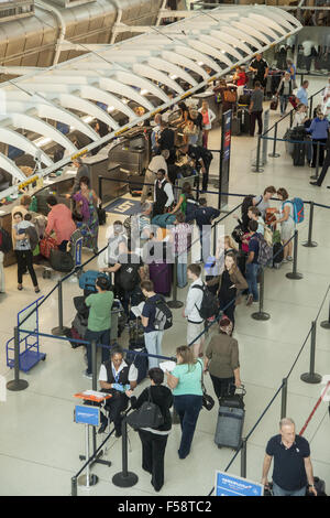 LOT Polish Airlines check in à l'Aéroport International JFK à New York. Banque D'Images