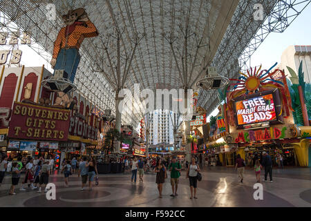 Fremont Street Experience neon Glitter Gulch, Dome, centre-ville, Las Vegas, Nevada, USA Banque D'Images