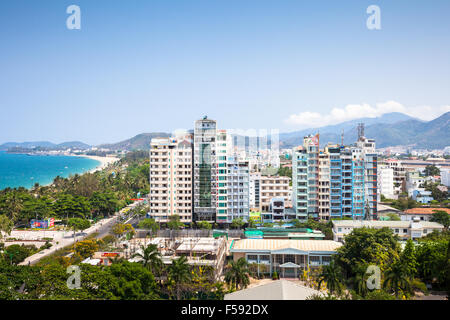 Vietnam, Nha Trang - Avril 20, 2014 : vue aérienne sur la ville de Nha Trang, célèbre destination touristique au Vietnam le 20 avril 2014. Banque D'Images