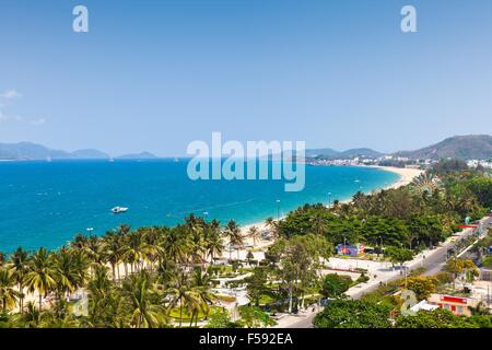 Vietnam, Nha Trang - Avril 20, 2014 : vue aérienne sur la ville de Nha Trang, célèbre destination touristique au Vietnam le 20 avril 2014. Banque D'Images