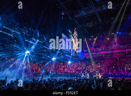 Londres, Royaume-Uni. 29 octobre, 2015. U2 à Londres O2 sur l'innocence et de l'expérience guidée Crédit : David Pearson/Alamy Live News Banque D'Images