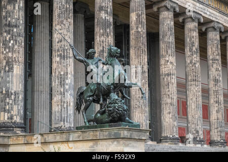 Détail de la sculpture de l'avant du musée égyptien et construire des collections de papyrus, l'île aux musées, Mitte, Berlin, Allemagne Banque D'Images