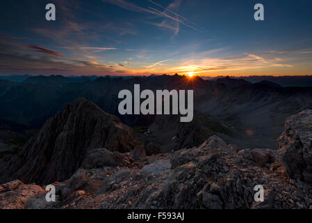 Alpes de Lechtal au lever du soleil, Gramais, vallée de Lech, dans le Tyrol, Autriche Banque D'Images