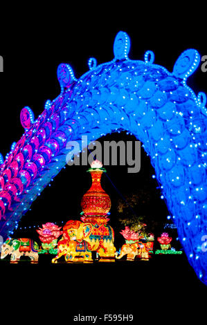 Des lanternes chinoises élaborées sont exposées pour le Festival of Light 2014 à Longleat, Wiltshire, Royaume-Uni Banque D'Images