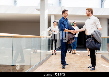 Businessman et chaque message d'autre nom Banque D'Images