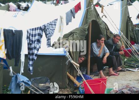 Guerre en ex-Yougoslavie, Kosovo, crise des réfugiés kosovars camp à Tirana (Albanie), avril 1999 Banque D'Images