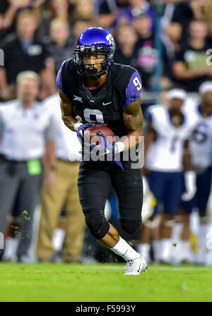 Octobre 29th, 2015 : .TCU Horned Frogs receveur Josh Doctson (9) s'exécute après vers une prise pendant un match de football NCAA entre le West Virginia Mountaineers et le TCU Horned Frogs à l'Amon G. Carter à Fort Worth au Texas.(Manny Flores/Cal Sport Media) Banque D'Images