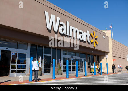 Walmart storefront - Alexandria, Virginia USA Banque D'Images