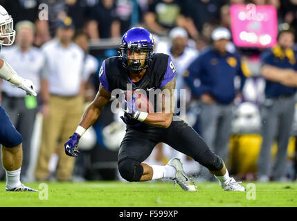 Octobre 29th, 2015 : .TCU Horned Frogs receveur Josh Doctson (9) s'exécute après vers une prise pendant un match de football NCAA entre le West Virginia Mountaineers et le TCU Horned Frogs à l'Amon G. Carter à Fort Worth au Texas.(Manny Flores/Cal Sport Media) Banque D'Images