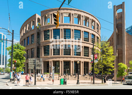 Bibliothèque publique de Vancouver (1995), conçu par Moshe Safdie et DA Architectes, Library Square, Vancouver, BC, Canada. Banque D'Images