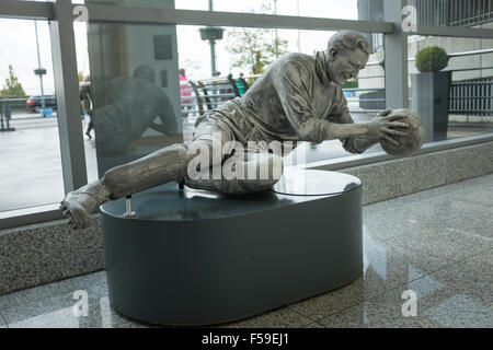 Statue de Bert Trautmann à l'Etihad Stadium à Manchester Banque D'Images