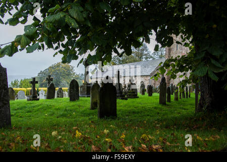 Un jour de pluie en octobre près de Chagford Devon Dartmoor dans. L'église de St Michel Archange et cimetière Banque D'Images