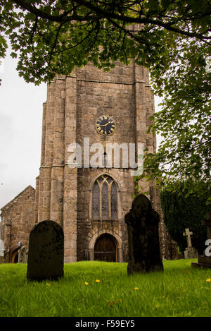 Un jour de pluie en octobre près de Chagford Devon Dartmoor dans. L'église de St Michel Archange et cimetière Banque D'Images