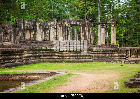 L'architecture khmer ancien. La vue étonnante de Bayon temple au coucher du soleil. Complexe d'Angkor Wat, Siem Reap, Cambodge destinations de voyage Banque D'Images