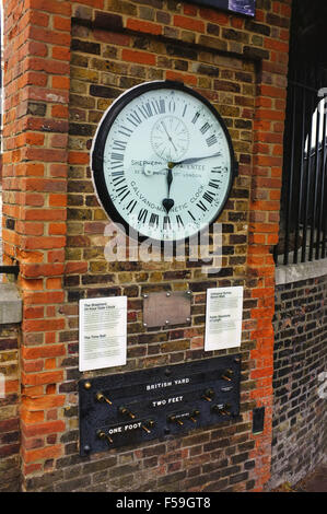 Les 24 heures de l'horloge porte Berger à l'Observatoire Royal de Greenwich. Banque D'Images