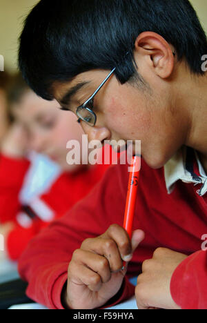 Les élèves qui ont passé leur test de l'an 6 au Roath Park Primary School, Cardiff, pays de Galles, Royaume-Uni. Banque D'Images
