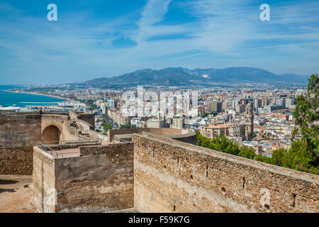 Espagne, Andalousie, province de Malaga, vue de la ville de Malaga depuis les remparts de Castillo de Gibralfaro Banque D'Images