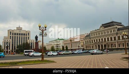 KAZAN, RUSSIE - 01 juin 2013 : construction de gouvernement de la république du Tatarstan, a été reconstruit en 2000, et du conseil municipal Banque D'Images