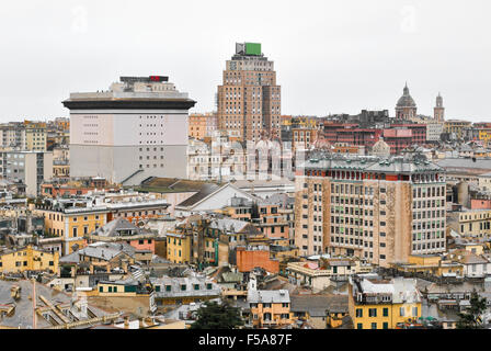 Skyline de Gênes avec des bâtiments modernes et gratte-ciel Banque D'Images
