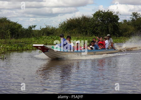 Bateau sur la rivière Banque D'Images