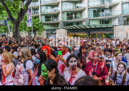 Sydney Zombie Walk sensibilise pour la fondation du cerveau. Le 31 octobre 2015. Banque D'Images