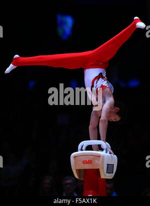 Glasgow, Ecosse. 31 octobre, 2015. Kazuma Kaya du Japon fait concurrence au Cheval-arçons finale au 46e Championnats du monde de gymnastique artistique à l'ETI Hydro Arena de Glasgow, Ecosse, Grande-Bretagne le 31 octobre 2015. © Gong Bing/Xinhua/Alamy Live News Banque D'Images